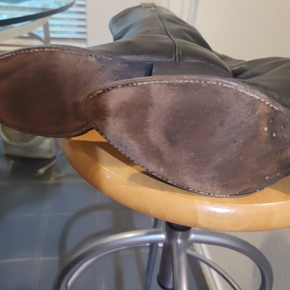 Elegant Black Leather Cowboy Boots - Picture 5 of 6